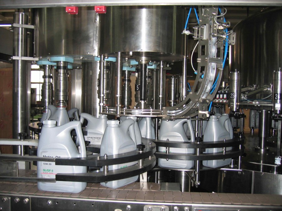 Lubricating oil filling machine