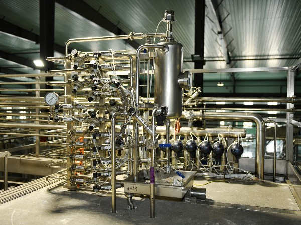 Beverage milk blending system